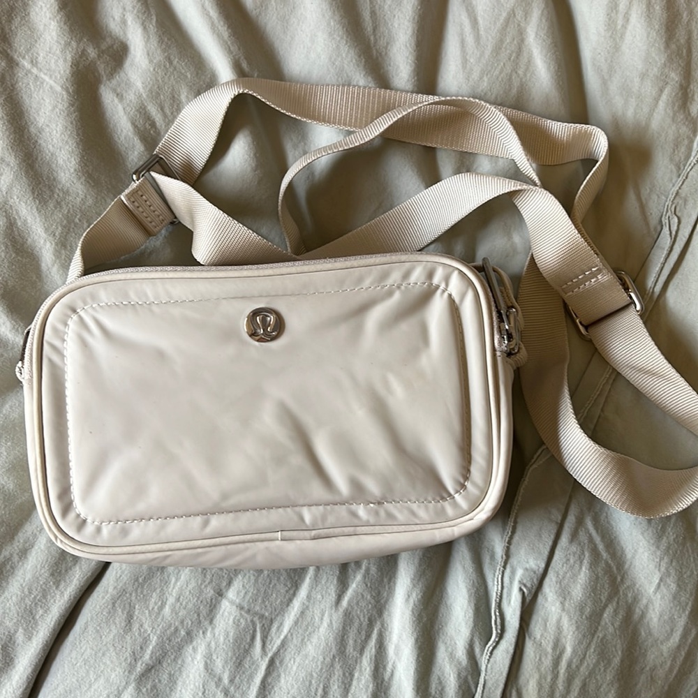 Lululemon crossbody camera bag